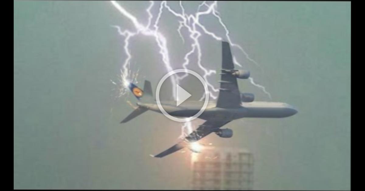 Lightning Strikes An Aeroplane And Airports Worldwide âœ± Airplane Struck By Lightning 